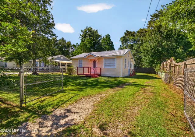 Homes for sale in Waveland, MS | 427 Wainwright St, Waveland, MS 39576 | MLS# 4152786