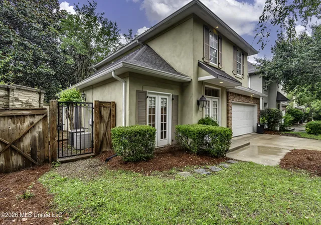 Photo 2 of Single family home for sale at 12 Ashton Gdns Dr, Jackson, MS 39211 | MLS# 4152812 | Listing updated on 2026-09-11
