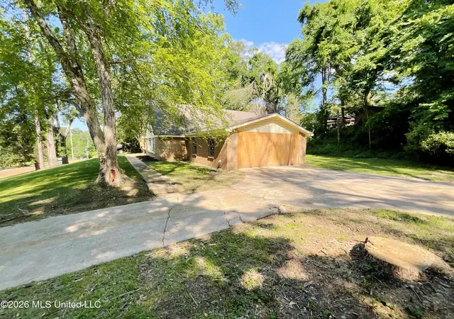Homes for sale in Yazoo City, MS | 1709 Sherwood Cir, Yazoo City, MS 39194 | MLS# 4152811