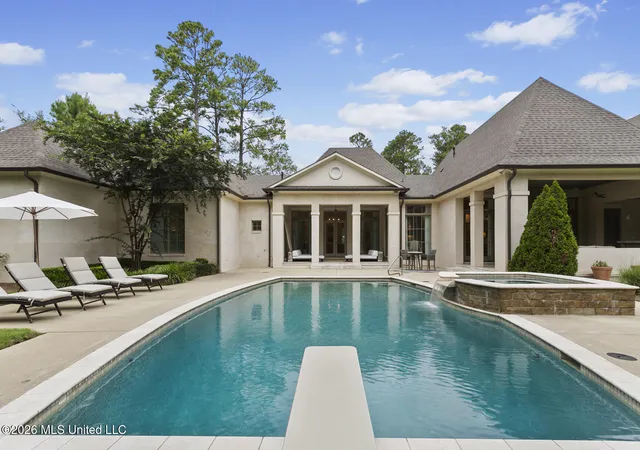 Photo 3 of Mansion for sale at 918 Montrose Dr, Ridgeland, MS 39157 | MLS# 4153323 | Listing updated on 2026-08-03