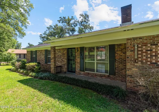 Homes for sale in Grenada, MS | 2072 Oakhurst Dr, Grenada, MS 38901 | MLS# 4152853