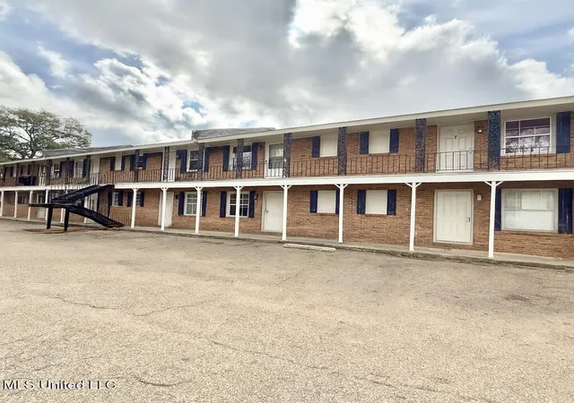 Photo 2 of Multi family home for sale at 212 N Church St, Brookhaven, MS 39601 | MLS# 4152939 | Listing updated on 2026-09-29