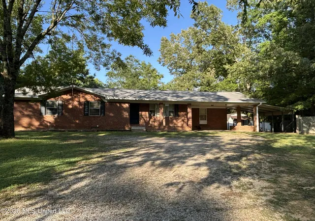 Homes for sale in Ripley, MS | 726 W Cooper St, Ripley, MS 38663 | MLS# 4152886