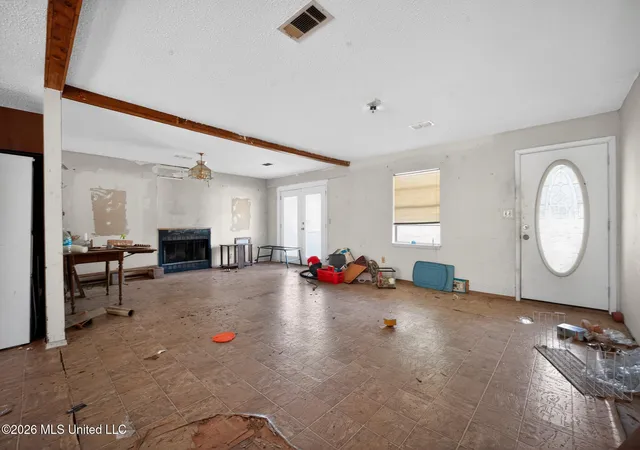 Photo 3 of Sale Pending at 201 Fore Cir, Gulfport, MS 39503 | MLS# 4152881 | Listing updated on 2026-09-08