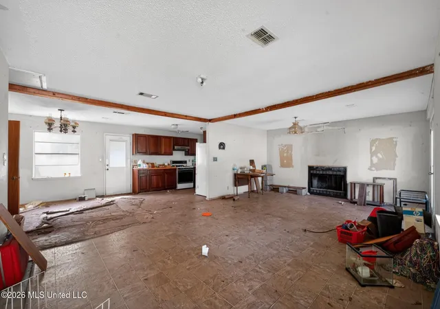Photo 4 of Sale Pending at 201 Fore Cir, Gulfport, MS 39503 | MLS# 4152881 | Listing updated on 2026-09-08