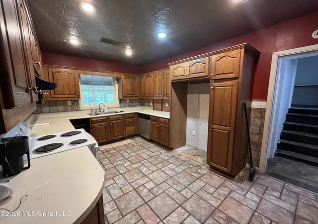 Photo 4 of Sale Pending at 622 N Naples Rd, Jackson, MS 39206 | MLS# 4152933 | Listing updated on 2026-08-06