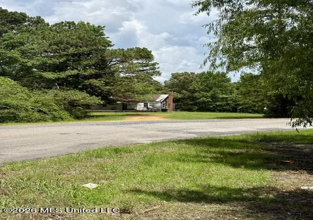 Homes for sale in Senatobia, MS | 703 Burton Rd, Senatobia, MS 38668 | MLS# 4153173