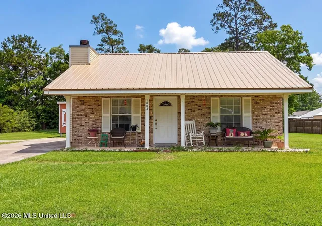 Photo 1 of Single family home for sale at 1002 Washington St, Waveland, MS 39576 | MLS# 4153424 | Listing updated on 2026-07-28