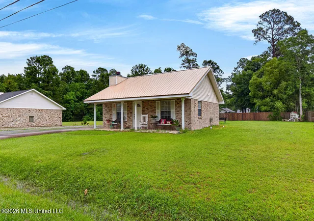Photo 3 of Single family home for sale at 1002 Washington St, Waveland, MS 39576 | MLS# 4153424 | Listing updated on 2026-07-28