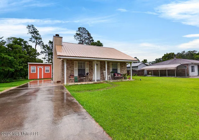 Photo 3 of Single family home for sale at 1002 Washington St, Waveland, MS 39576 | MLS# 4153424 | Listing updated on 2026-07-28