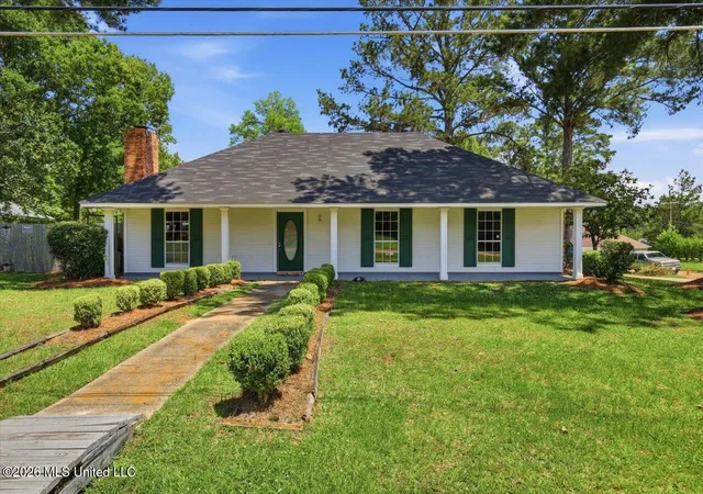 Homes for sale in Byram, MS | 104 Lake Dockery Dr, Byram, MS 39272 | MLS# 4153100