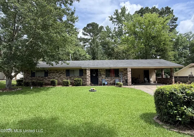 Photo 1 of Single family home for sale at 1920 Bienville Dr, Jackson, MS 39212 | MLS# 4153054 | Listing updated on 2026-06-17