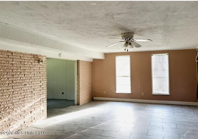 Photo 3 of Single family home for sale at 105 Strothers Dr, Vicksburg, MS 39180 | MLS# 4153077 | Listing updated on 2026-06-18
