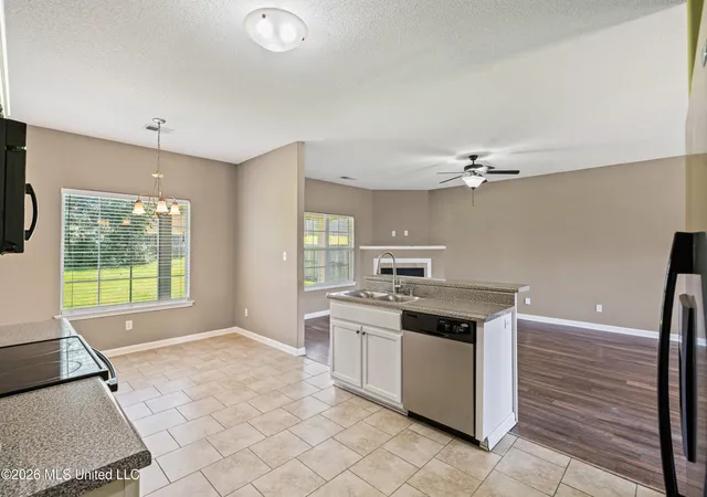 Photo 4 of Sale Pending at 4274 Markston Dr, Southaven, MS 38672 | MLS# 4153095 | Listing updated on 2026-09-21