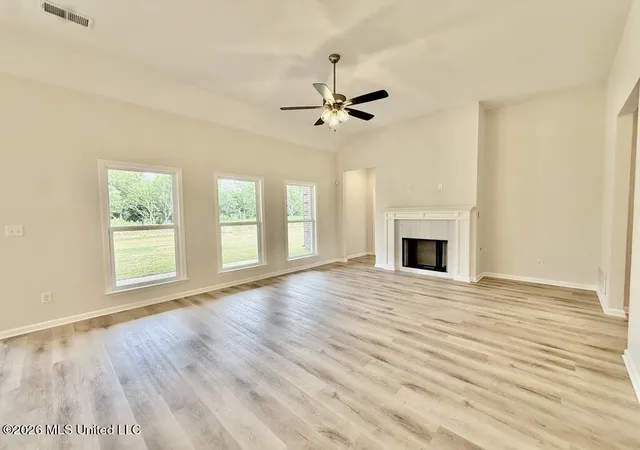 Photo 3 of Single family home for sale at 1040 Great Gln Dr, Southaven, MS 38671 | MLS# 4153113 | Listing updated on 2026-09-18