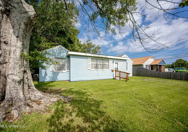 Photo 3 of Sale Pending at 1815 Cherubusco St, Pascagoula, MS 39567 | MLS# 4153572 | Listing updated on 2026-09-06