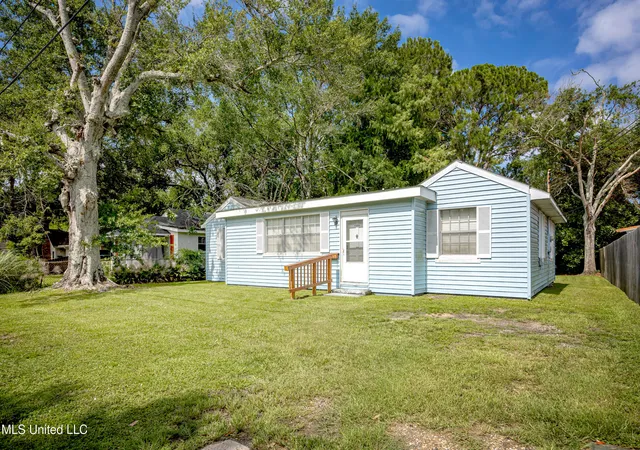 Photo 3 of Sale Pending at 1815 Cherubusco St, Pascagoula, MS 39567 | MLS# 4153572 | Listing updated on 2026-09-06