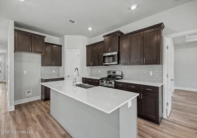 Photo 3 of Single family home for sale at 313 Castlewood Cir, Canton, MS 39046 | MLS# 4153136 | Listing updated on 2026-10-01