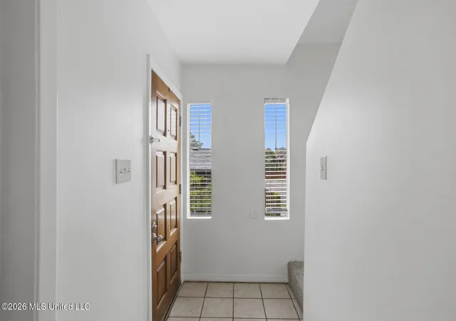 2nd image of 1255 E County Line Rd, Jackson, MS 39211 | MLS# 4153291