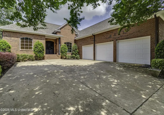 Homes for sale in Ridgeland, MS | 102 Brighton Ln, Ridgeland, MS 39157 | MLS# 4154087
