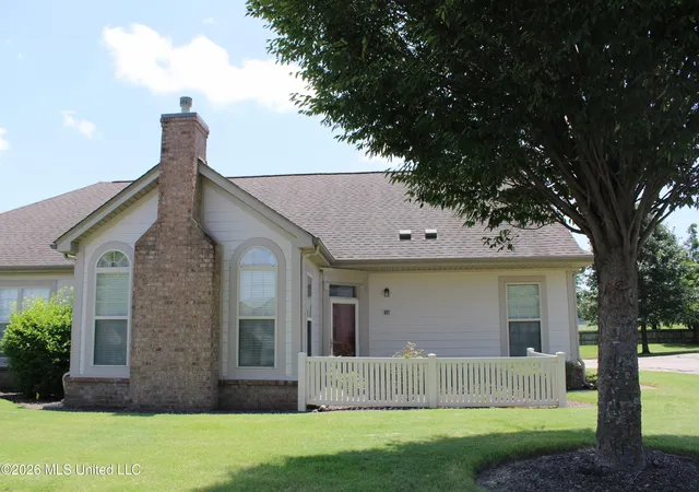 Photo 3 of Sale Pending at 8817 Parkview Oaks Cir, Olive Branch, MS 38654 | MLS# 4153330 | Listing updated on 2026-10-02