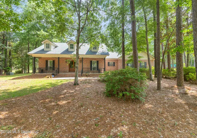 Homes for sale in Hattiesburg, MS | 87 Fairlake Dr, Hattiesburg, MS 39402 | MLS# 4153254