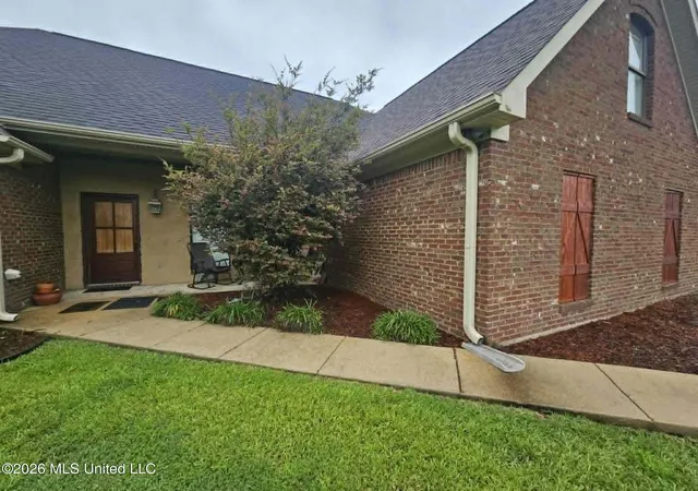 Homes for sale in Florence, MS | 101 Grandview, Florence, MS 39073 | MLS# 4153273