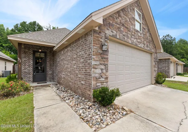 Homes for sale in Hattiesburg, MS | 31 Riviera Dr, Hattiesburg, MS 39402 | MLS# 4153279