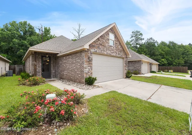 Homes for sale in Hattiesburg, MS | 31 Riviera Dr, Hattiesburg, MS 39402 | MLS# 4153279