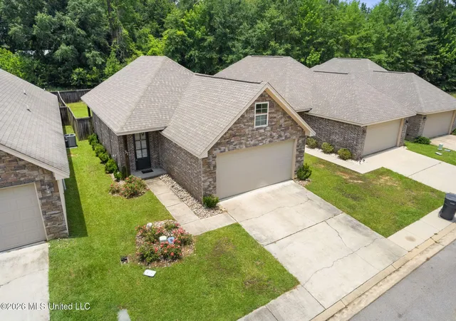 Homes for sale in Hattiesburg, MS | 31 Riviera Dr, Hattiesburg, MS 39402 | MLS# 4153279