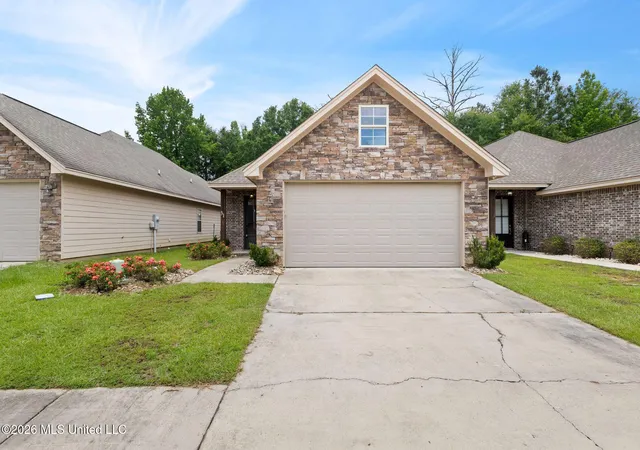 Homes for sale in Hattiesburg, MS | 31 Riviera Dr, Hattiesburg, MS 39402 | MLS# 4153279
