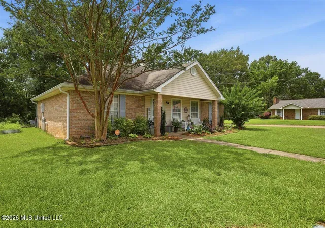 Photo 2 of Single family home for sale at 1930 Twin Pine Dr, Pearl, MS 39208 | MLS# 4153285 | Listing updated on 2026-09-05