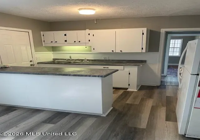 Photo 3 of Single family home for sale at 1937 Willaneel Dr, Jackson, MS 39204 | MLS# 4154636 | Listing updated on 2026-08-11
