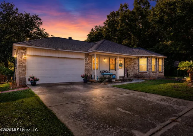 Photo 2 of Sale Pending at 1501 Beachview Dr, Ocean Springs, MS 39564 | MLS# 4153839 | Listing updated on 2026-07-24