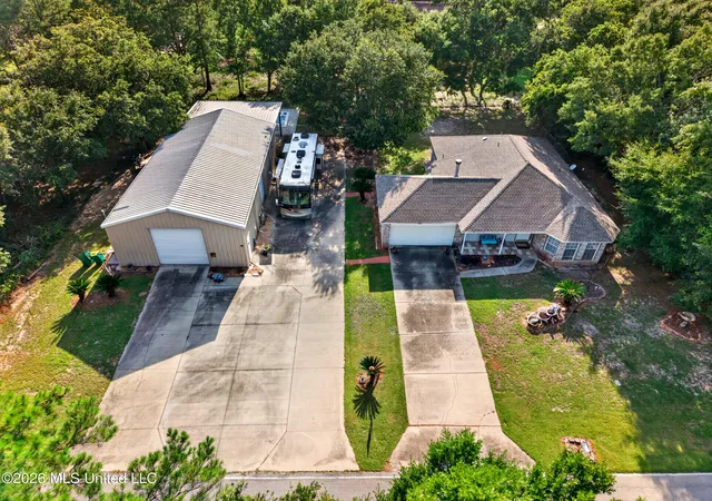 Photo 4 of Sale Pending at 1501 Beachview Dr, Ocean Springs, MS 39564 | MLS# 4153839 | Listing updated on 2026-07-24