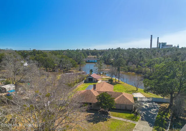 Photo 4 of Single family home for sale at 11201 Creek Dr, Gulfport, MS 39503 | MLS# 4153597 | Listing updated on 2026-09-02