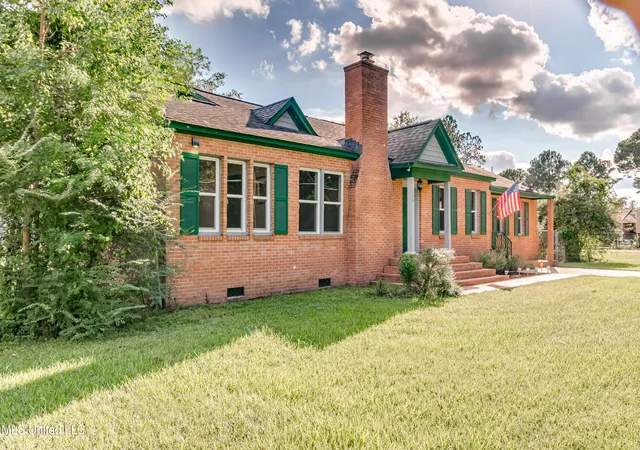 Photo 2 of Single family home for sale at 239 Fernwood Dr, Jackson, MS 39206 | MLS# 4153466 | Listing updated on 2026-08-03