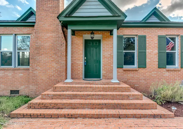 Photo 3 of Single family home for sale at 239 Fernwood Dr, Jackson, MS 39206 | MLS# 4153466 | Listing updated on 2026-08-03