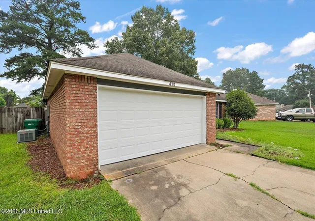 Homes for sale in Byram, MS | 415 Riverbend Dr, Byram, MS 39272 | MLS# 4153491