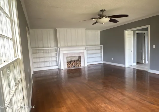 Photo 3 of Single family home for sale at 460 W Northside Dr, Jackson, MS 39206 | MLS# 4153496 | Listing updated on 2026-08-26