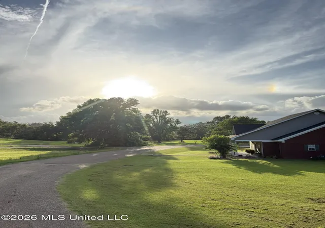 Homes for sale in Winona, MS | 11 Rolling Green Cir, Winona, MS 38967 | MLS# 4153563