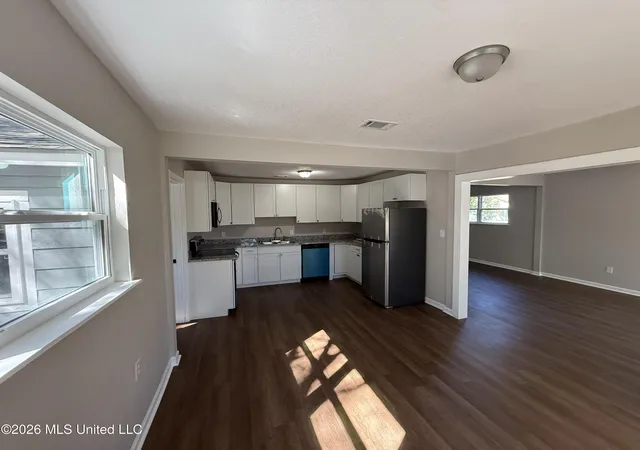 3rd image of 1811 Wilson Ave, Pascagoula, MS 39567 | MLS# 4153587
