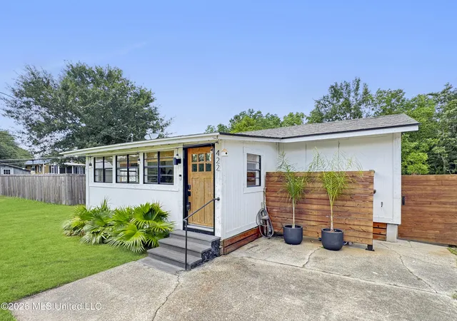 Homes for sale in Waveland, MS | 422 Merritt St, Waveland, MS 39576 | MLS# 4154121