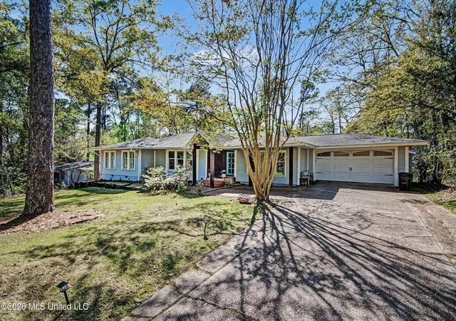 Photo 2 of Single family home for sale at 3919 Pinewood Dr, Jackson, MS 39211 | MLS# 4153706 | Listing updated on 2026-09-11