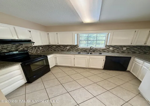 Photo 3 of Single family home for sale at 12 Joanna Ln, Gulfport, MS 39503 | MLS# 4155528 | Listing updated on 2026-09-14