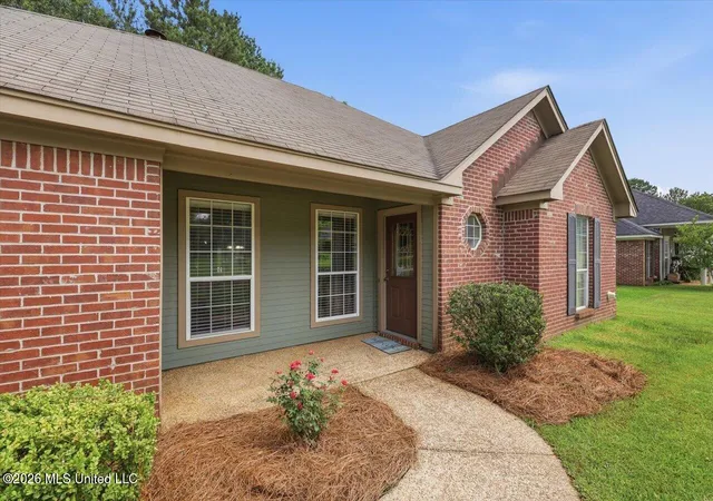 Homes for sale in Florence, MS | 623 Southern Oaks Dr, Florence, MS 39073 | MLS# 4153862