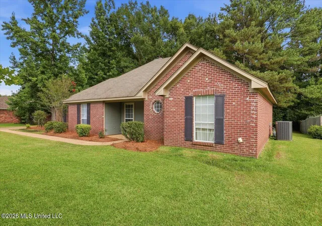 Homes for sale in Florence, MS | 623 Southern Oaks Dr, Florence, MS 39073 | MLS# 4153862