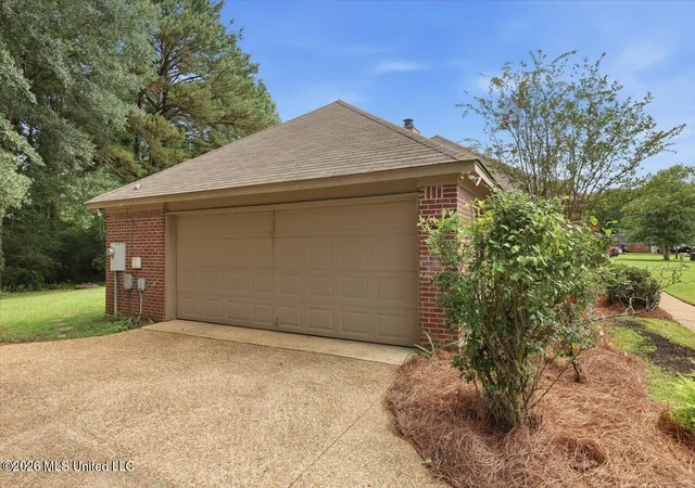 Homes for sale in Florence, MS | 623 Southern Oaks Dr, Florence, MS 39073 | MLS# 4153862