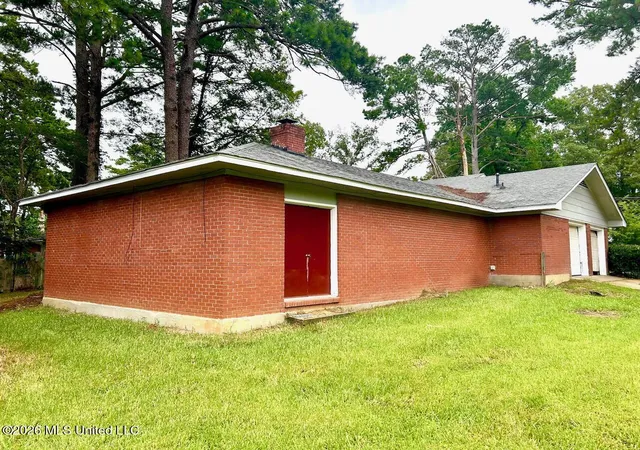 Photo 3 of Sale Pending at 2261 Sloane St, Jackson, MS 39204 | MLS# 4153834 | Listing updated on 2026-09-11