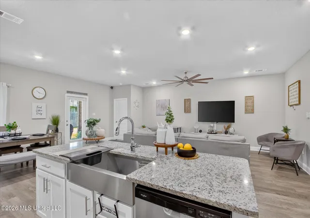 Homes for sale in Ocean Springs, MS | 81 Saltmeadow Cir, Ocean Springs, MS 39564 | MLS# 4153774